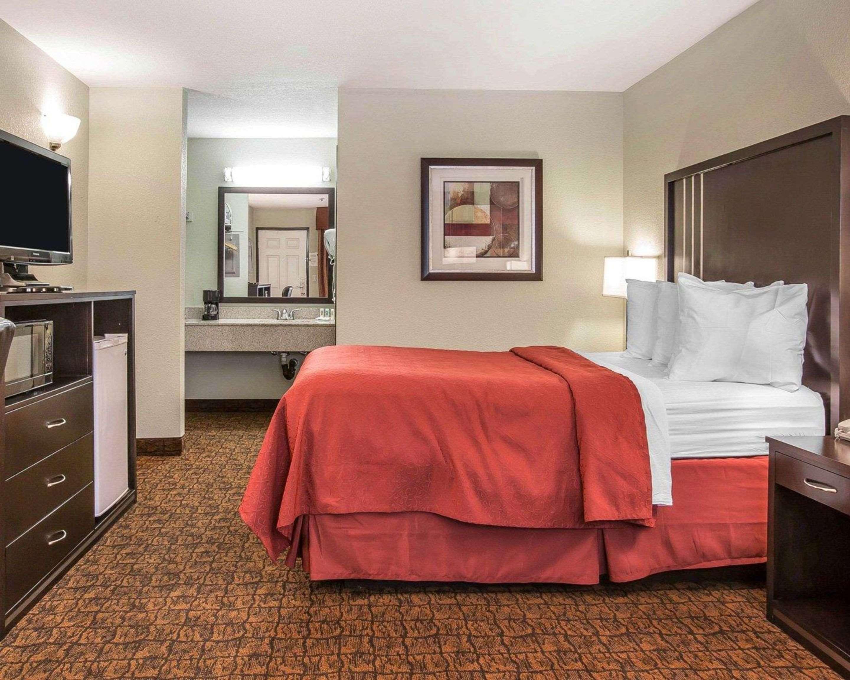 Quality Inn & Suites Woodland - Sacramento Airport Exterior photo