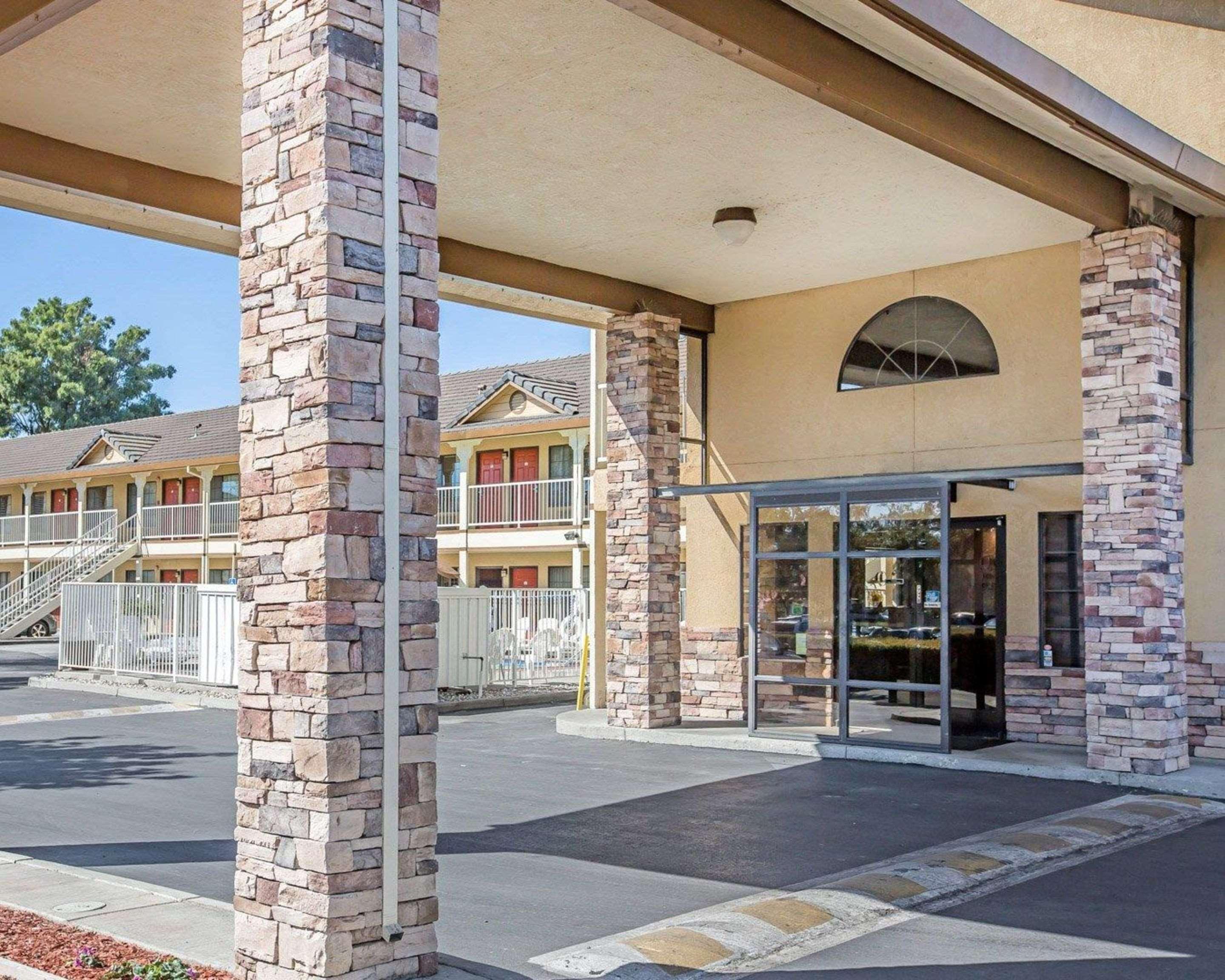 Quality Inn & Suites Woodland - Sacramento Airport Exterior photo